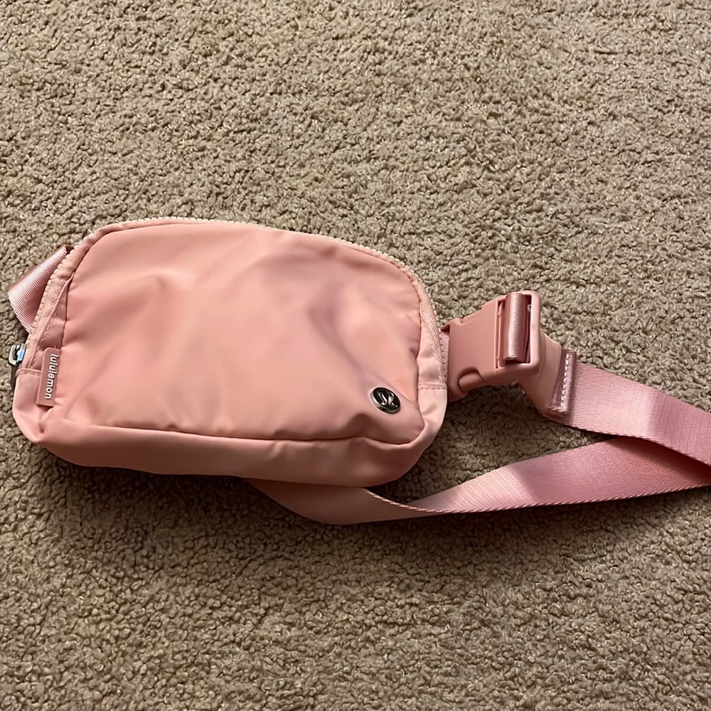 Lululemon Everywhere Belt Bag 1L Deco Pink